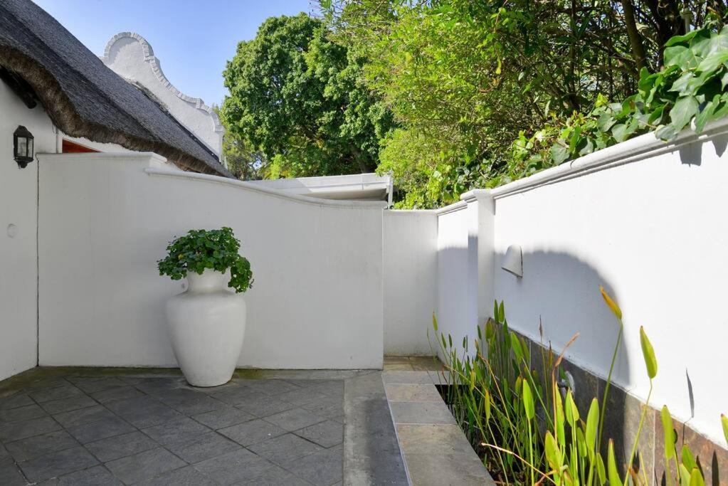 Mawethu Peaceful Garden With Covered Pool And Braai Area Cape Town Bagian luar foto