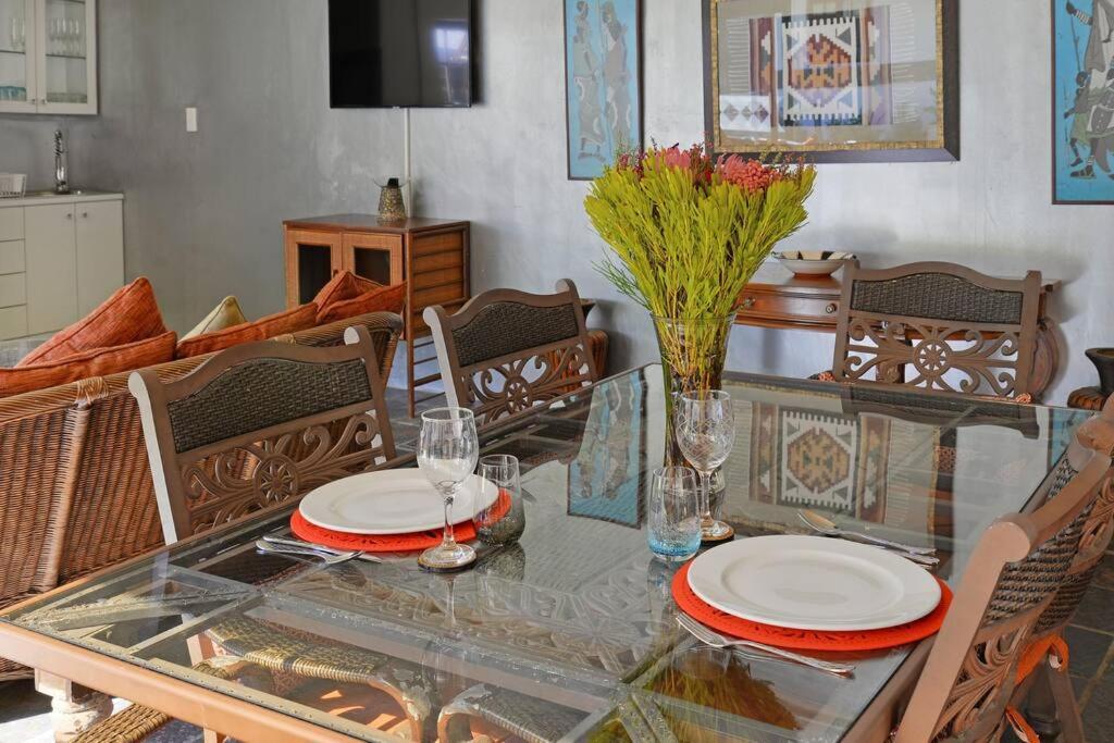 Mawethu Peaceful Garden With Covered Pool And Braai Area Cape Town Bagian luar foto