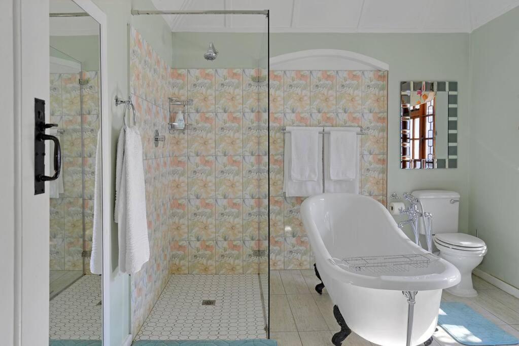Mawethu Peaceful Garden With Covered Pool And Braai Area Cape Town Bagian luar foto